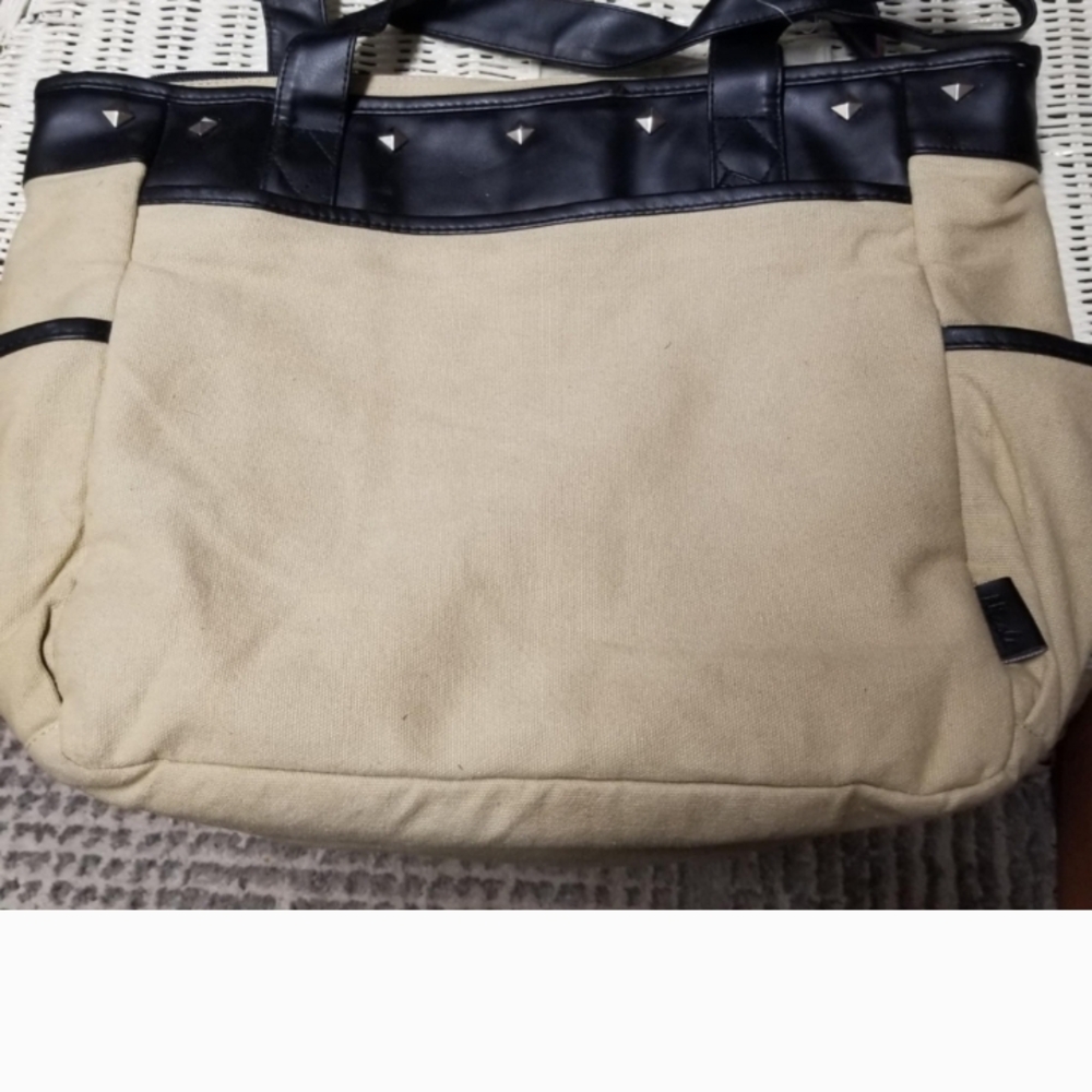 Versatile Black and Tan Tote Bag for Everyday Use